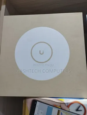 Ubiquiti Networks Unifi U7 Pro Tri-Band Wi-Fi 7 Access Poin