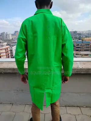Dust Coat With a Generous Cut