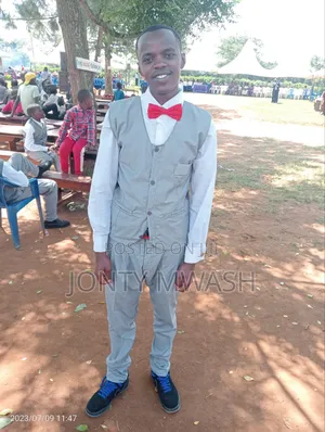 Waiteres or Waiter