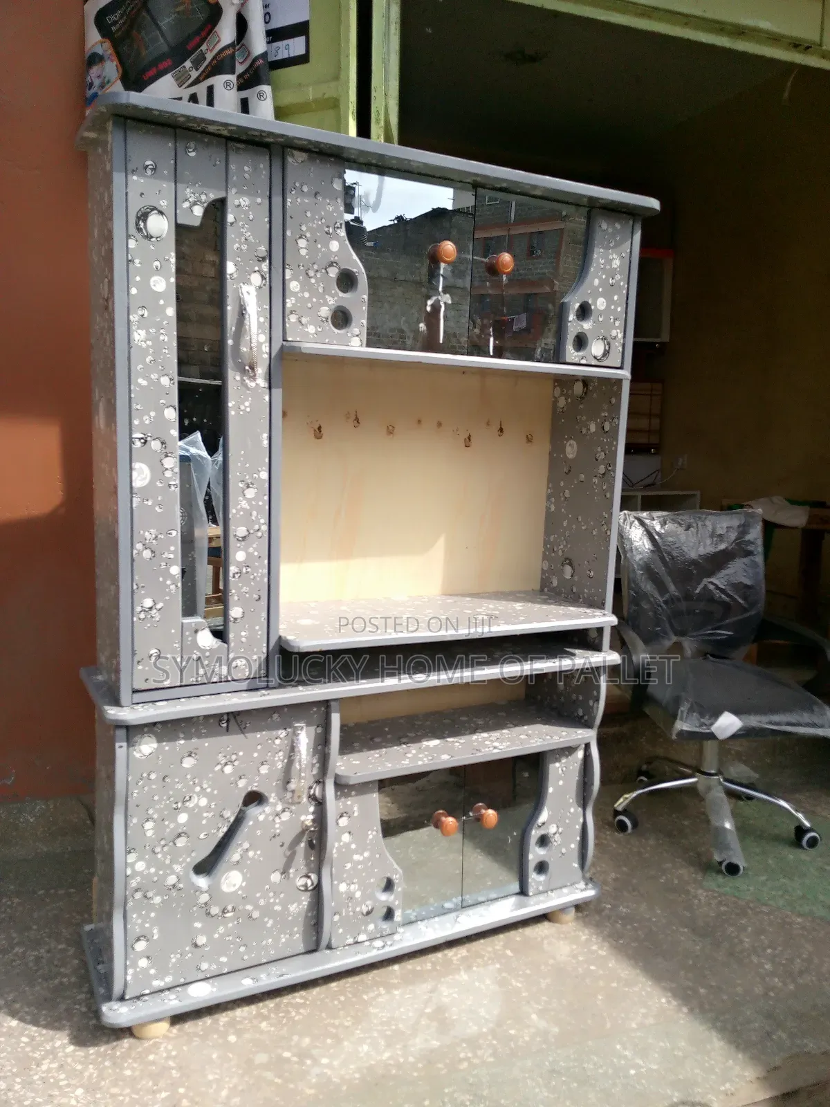 Queen Size Wall Unit 32" Tv Design
