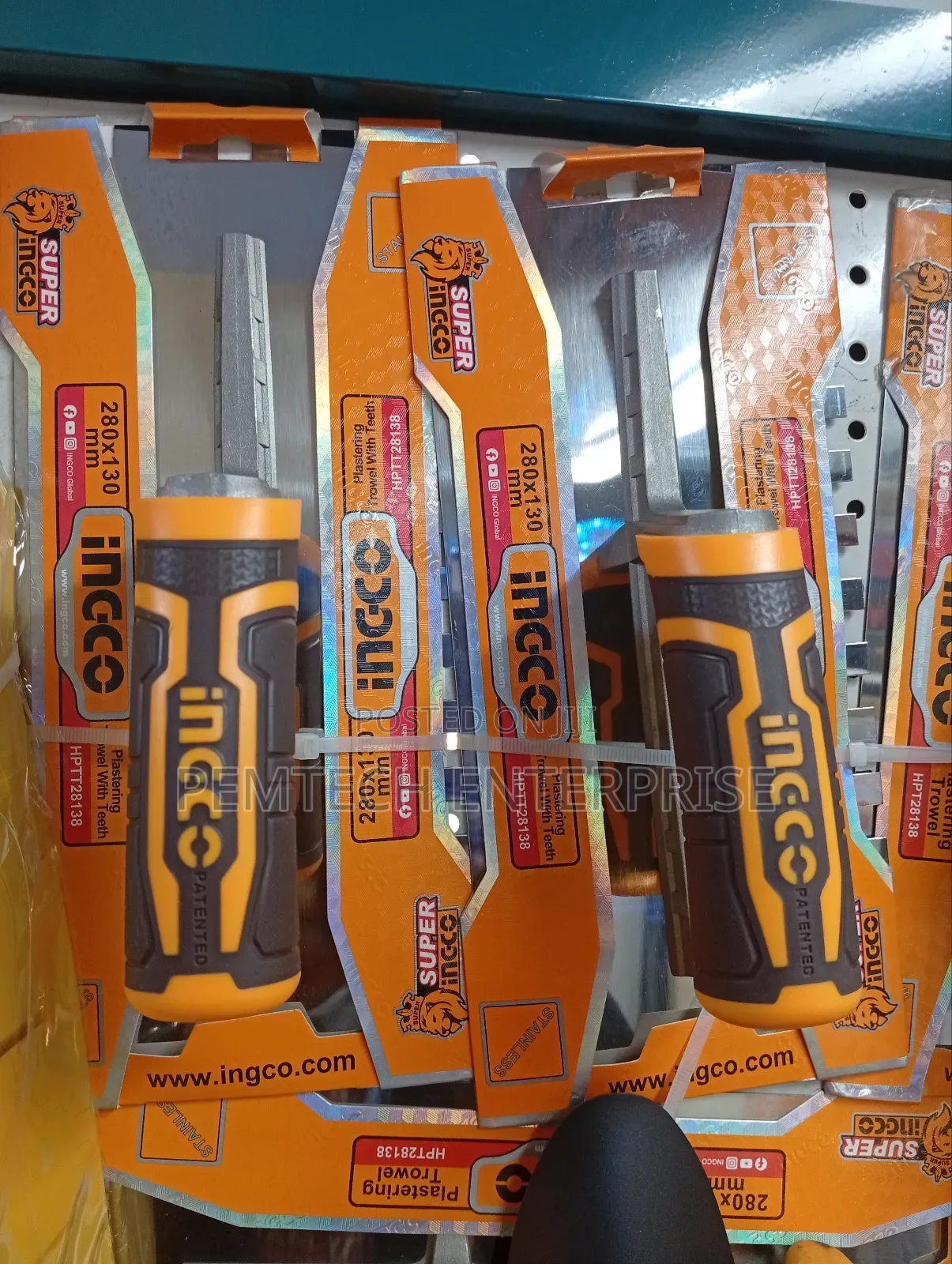 Plastering Trowel With Teeth