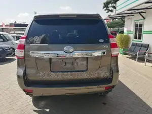 Toyota Land Cruiser Prado 2.7 2017 Gold
