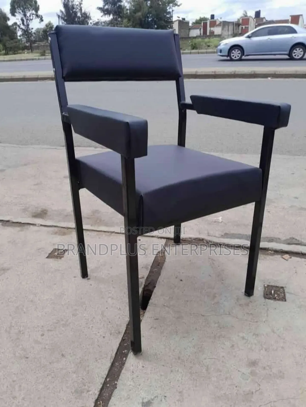 Armrest Visitors Chair