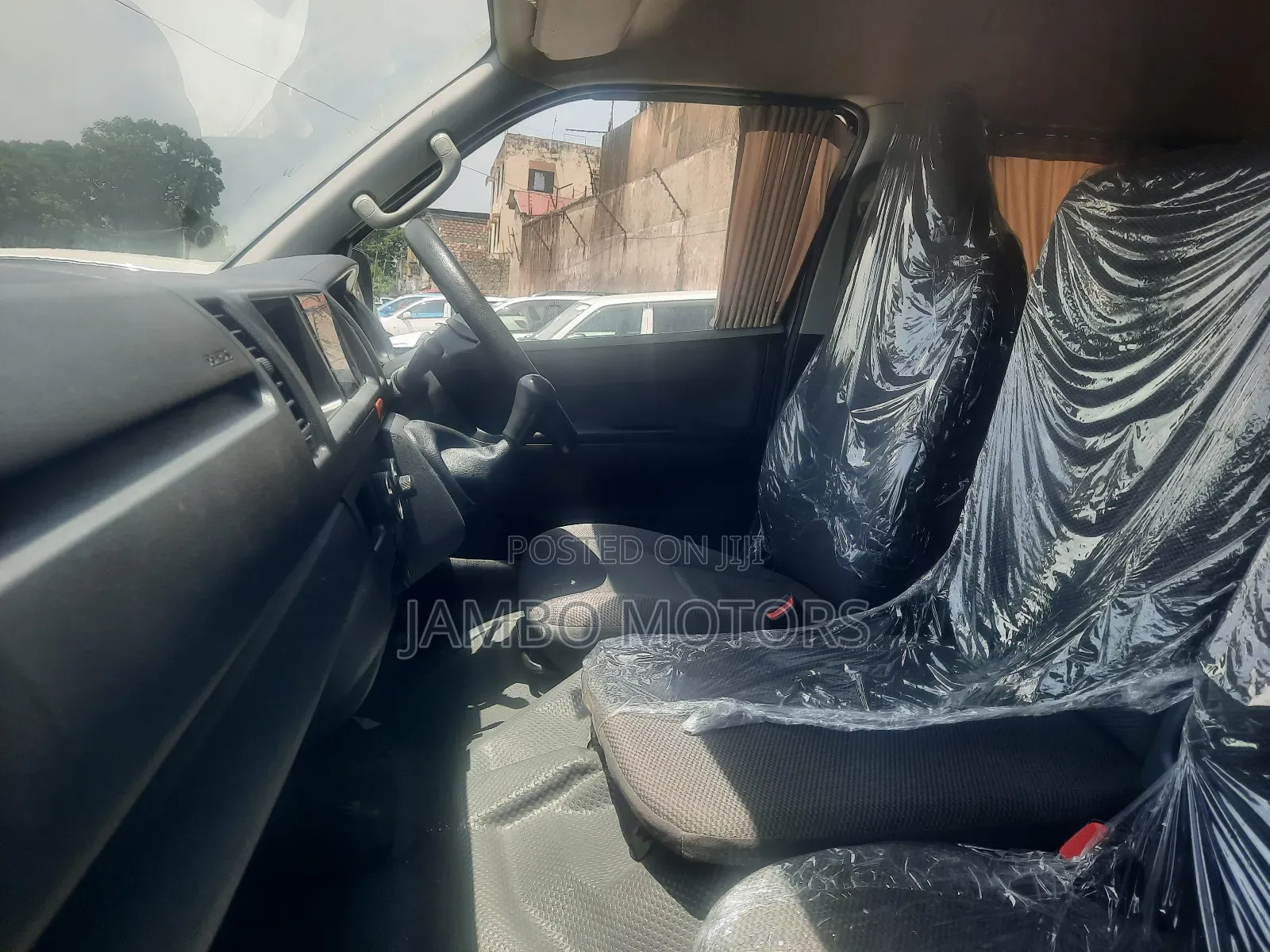 Toyota HiAce 2018 Silver