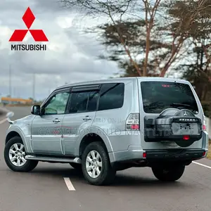 Mitsubishi Pajero 2016 Silver