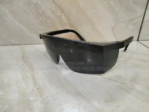 Safety Glasses With Reliable Performance