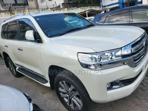 Toyota Land Cruiser 2017 White