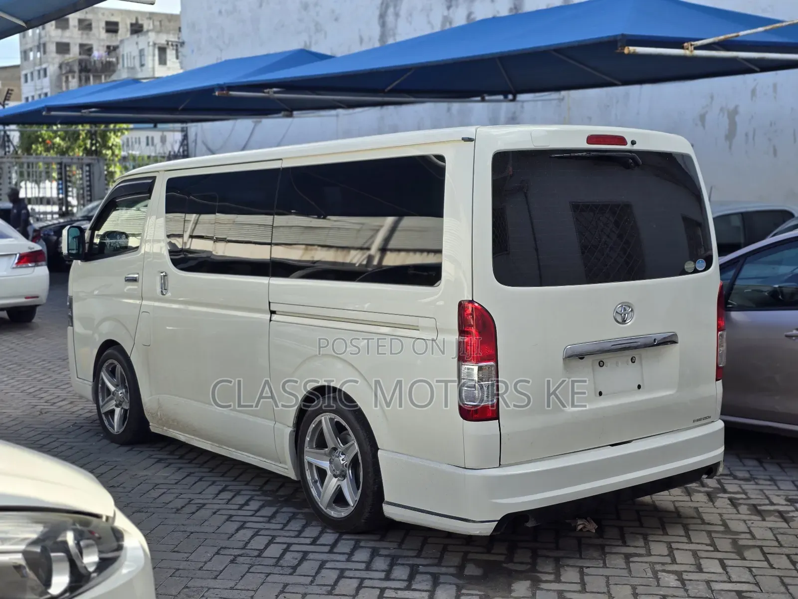 Toyota HiAce 2018 White
