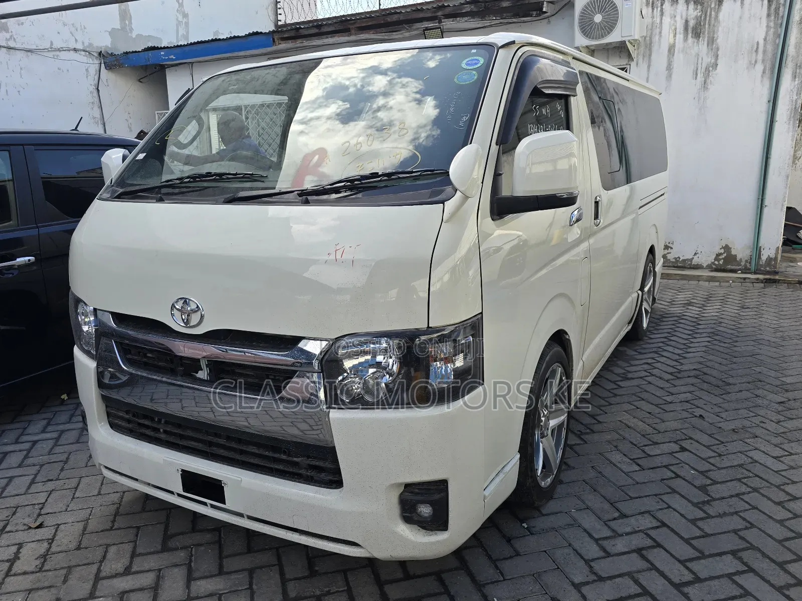 Toyota HiAce 2018 White