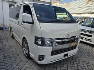 Toyota HiAce 2018 White