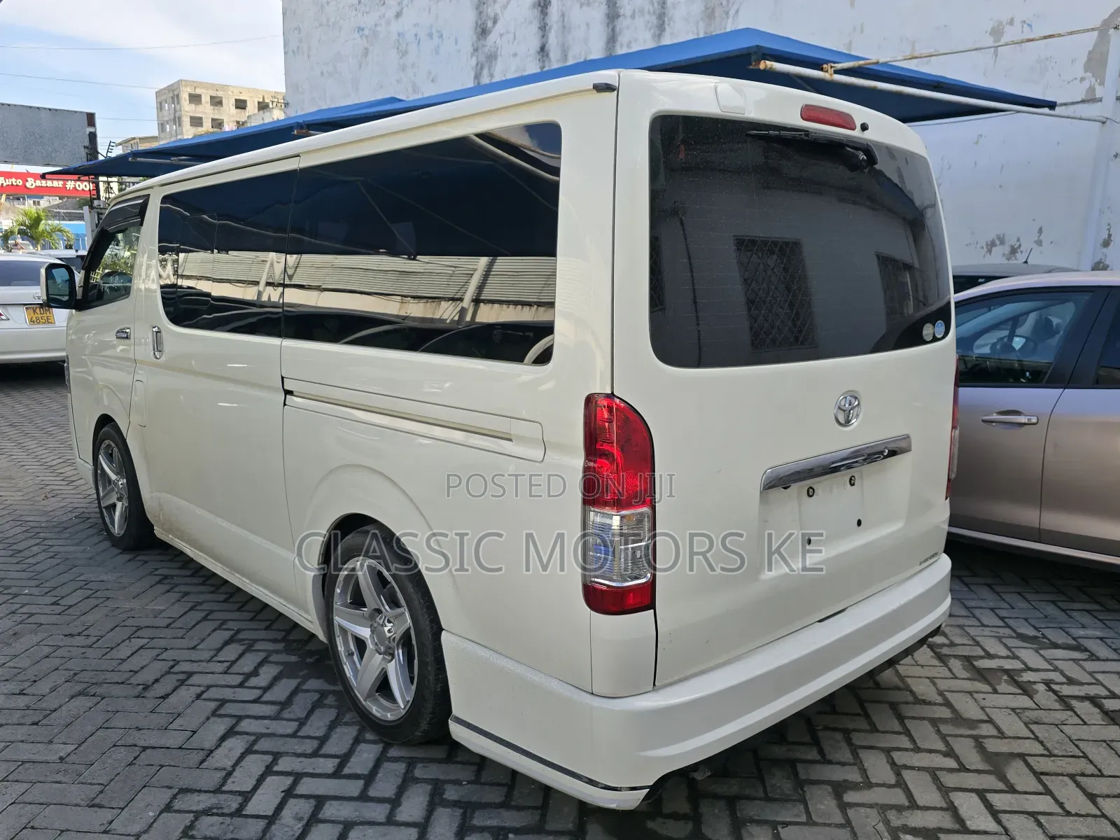 Toyota HiAce 2018 White