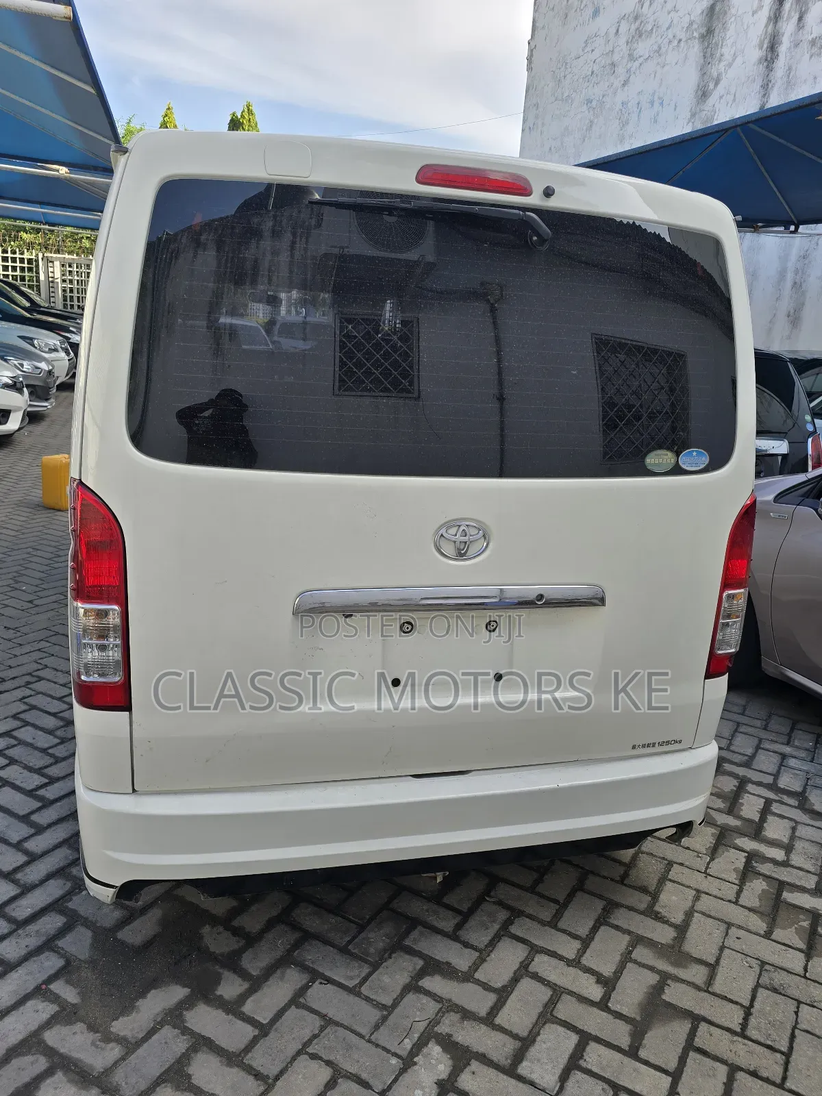 Toyota HiAce 2018 White