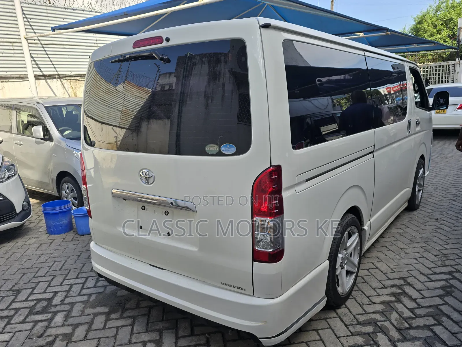 Toyota HiAce 2018 White