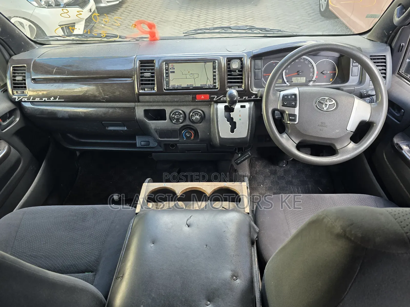 Toyota HiAce 2018 White
