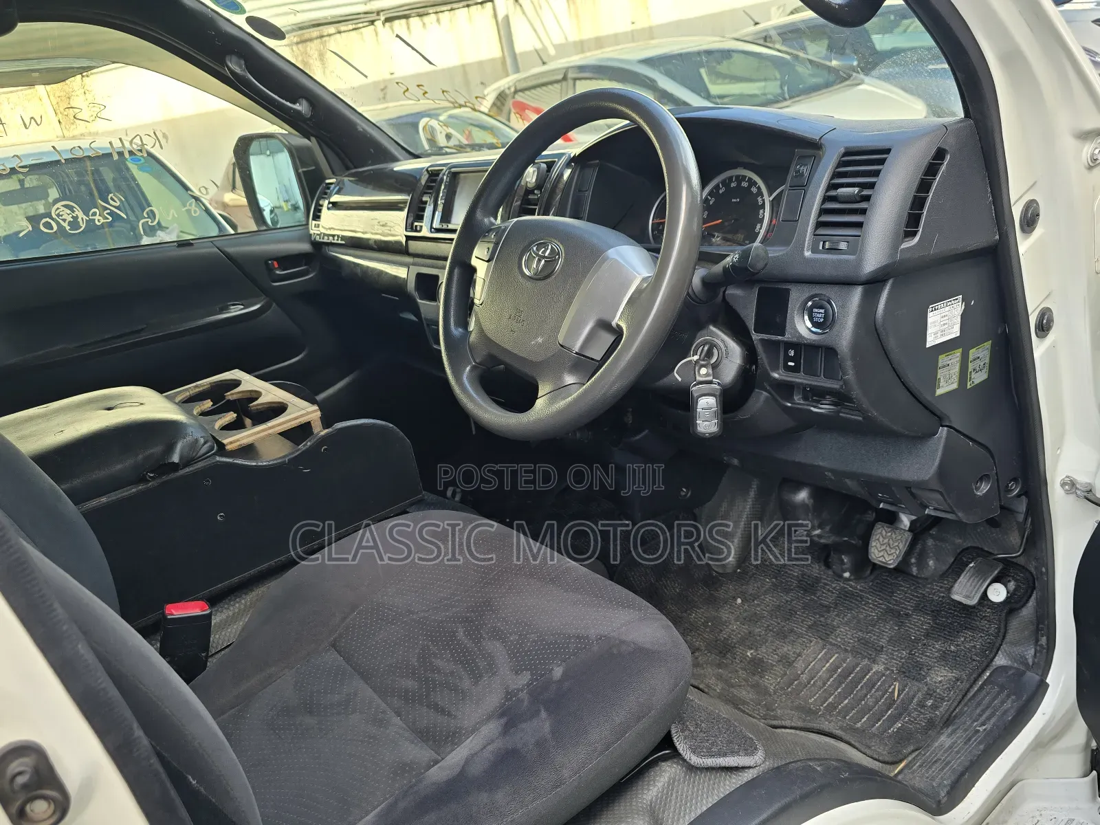 Toyota HiAce 2018 White