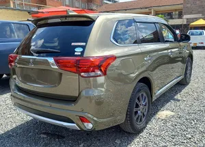 Mitsubishi Outlander 2016 White