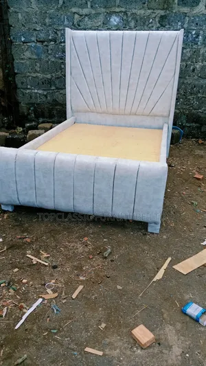 Chester Bed 4x6 Hardwood