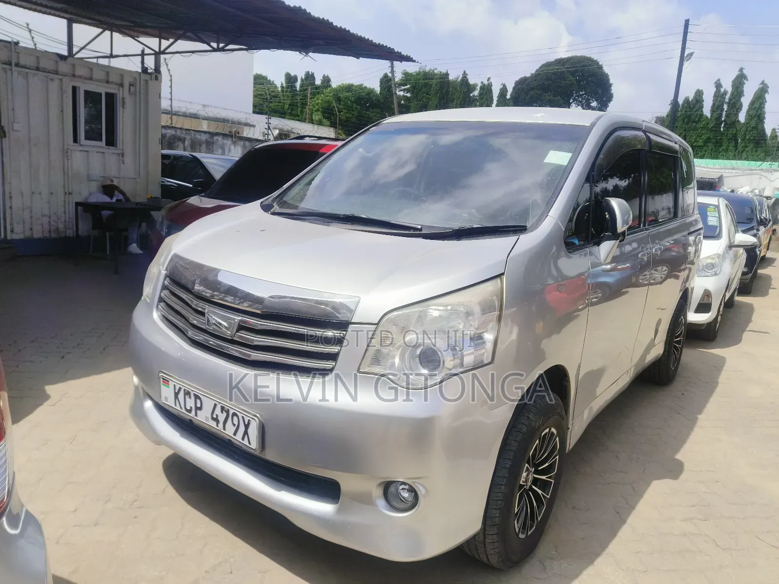 Toyota Noah 2013 Silver
