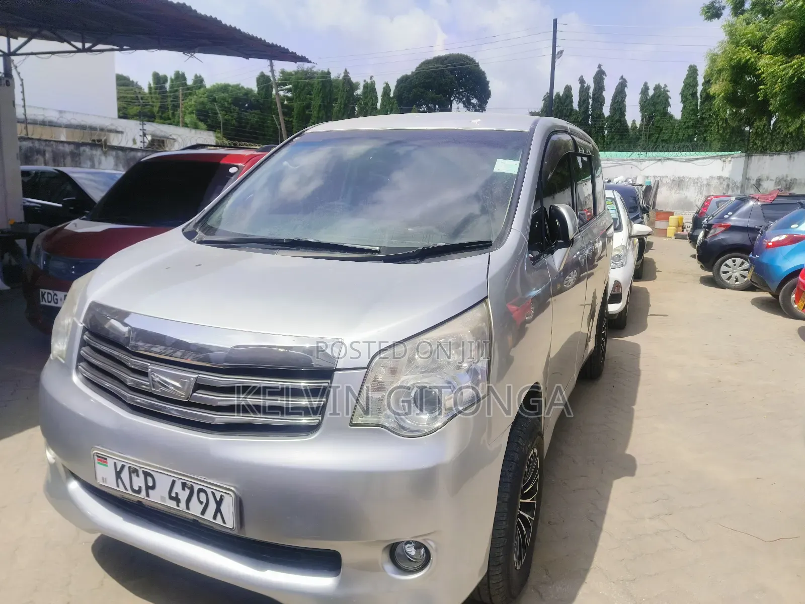 Toyota Noah 2013 Silver