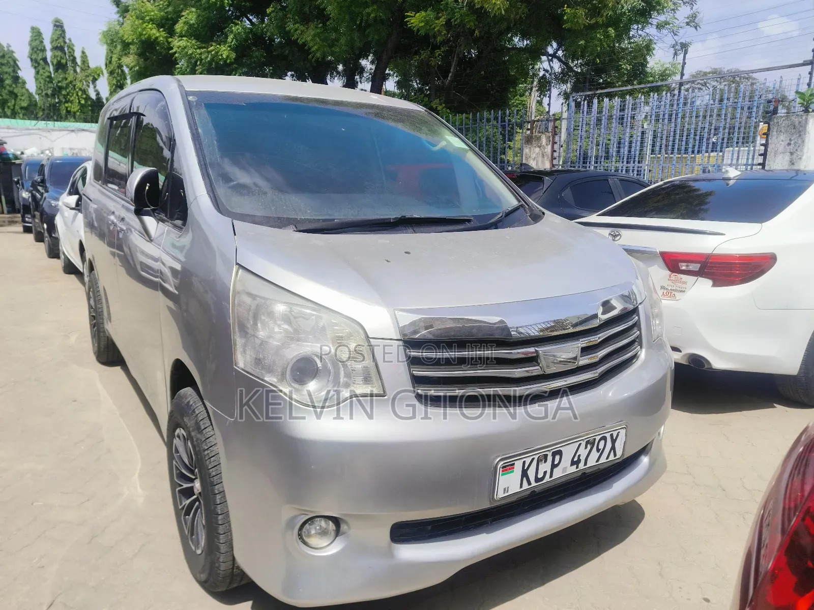 Toyota Noah 2013 Silver