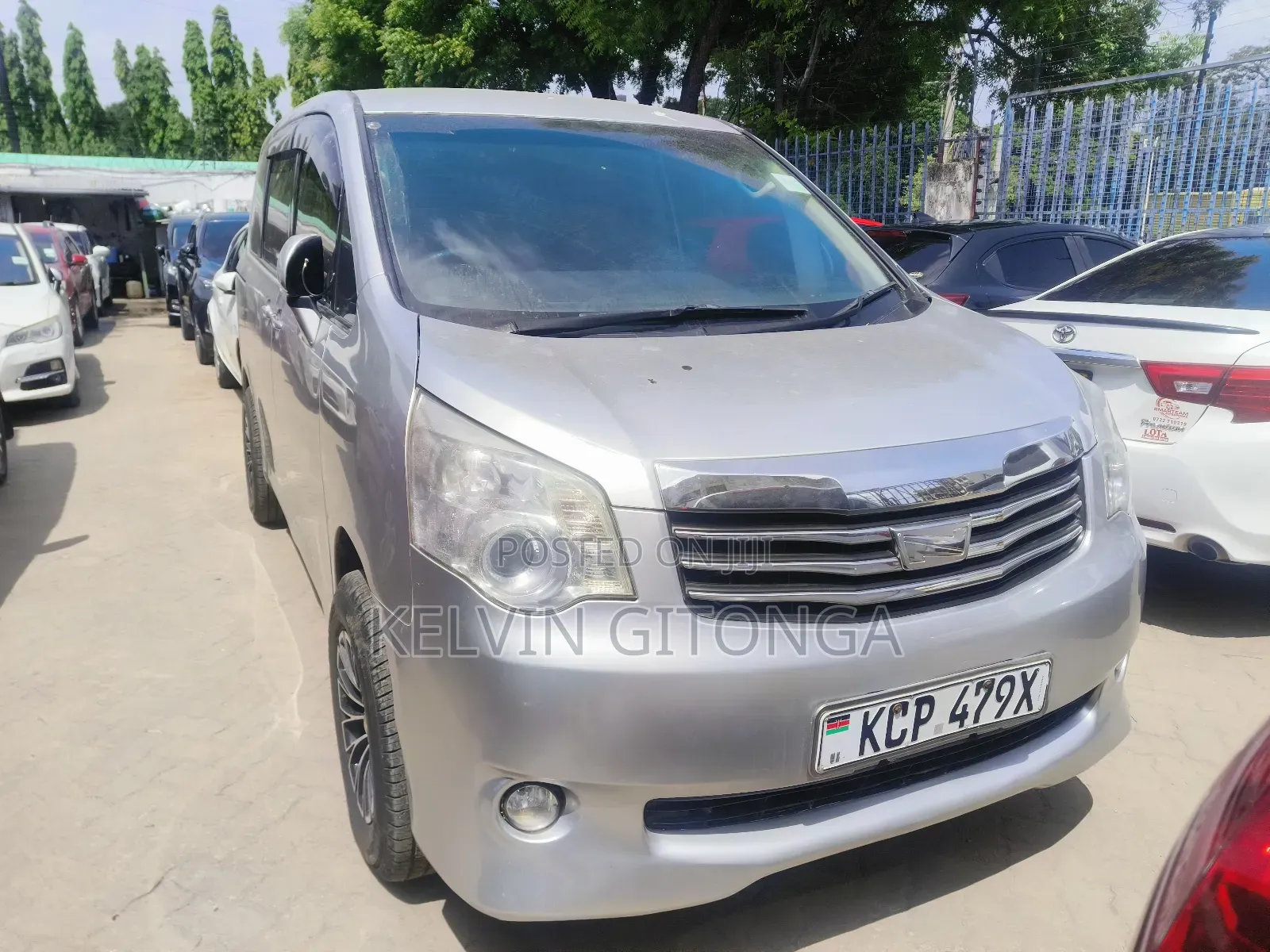 Toyota Noah 2013 Silver