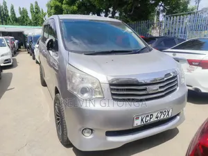 Toyota Noah 2013 Silver