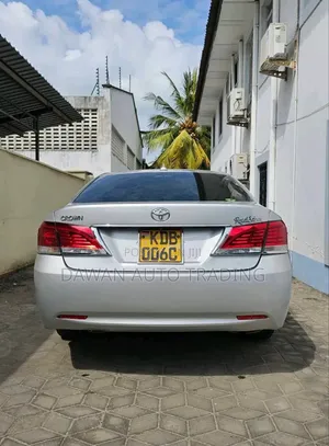 Toyota Crown 2014 Silver
