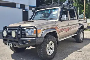 Toyota Land Cruiser 2023 Gold
