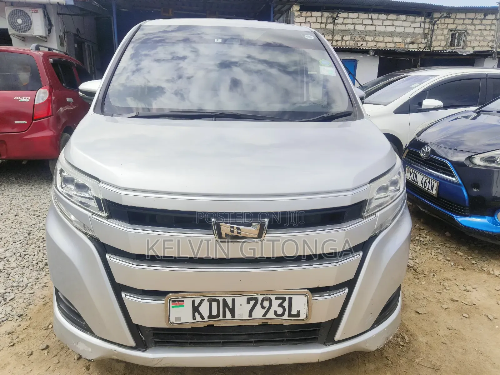 Toyota Noah 2016 Silver