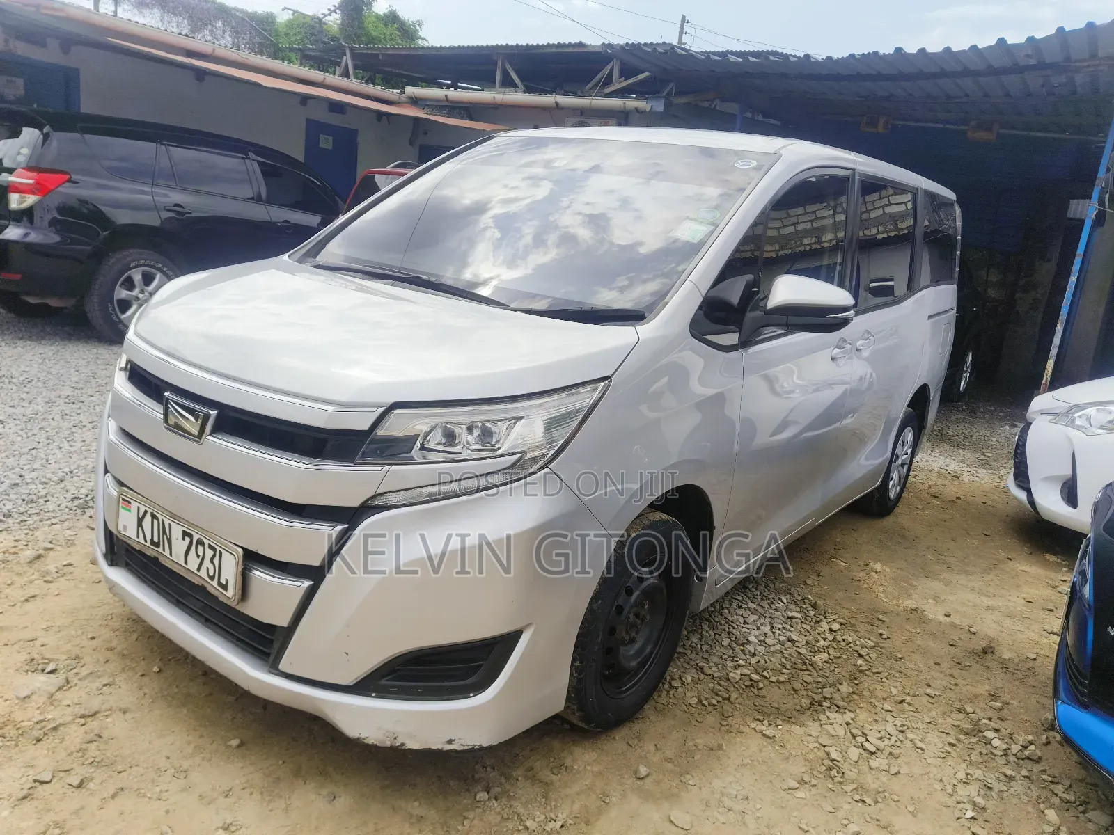 Toyota Noah 2016 Silver