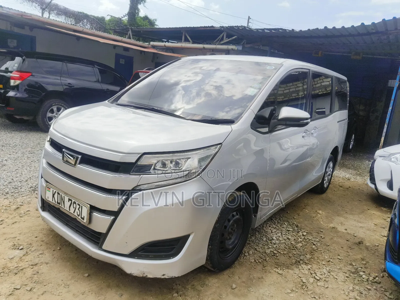 Toyota Noah 2016 Silver