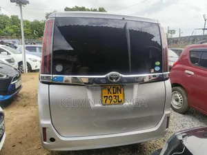 Toyota Noah 2016 Silver