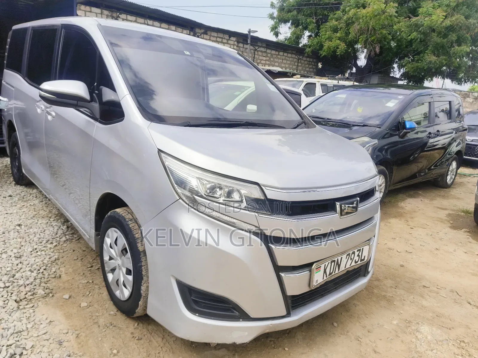 Toyota Noah 2016 Silver