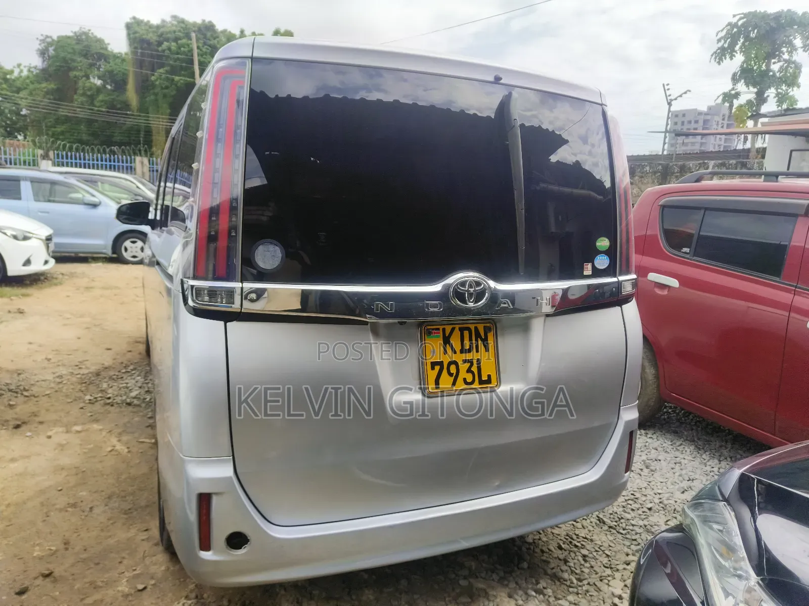 Toyota Noah 2016 Silver