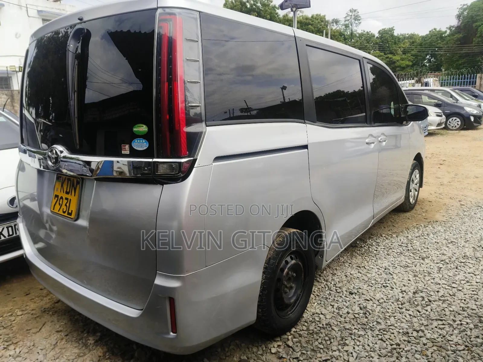 Toyota Noah 2016 Silver