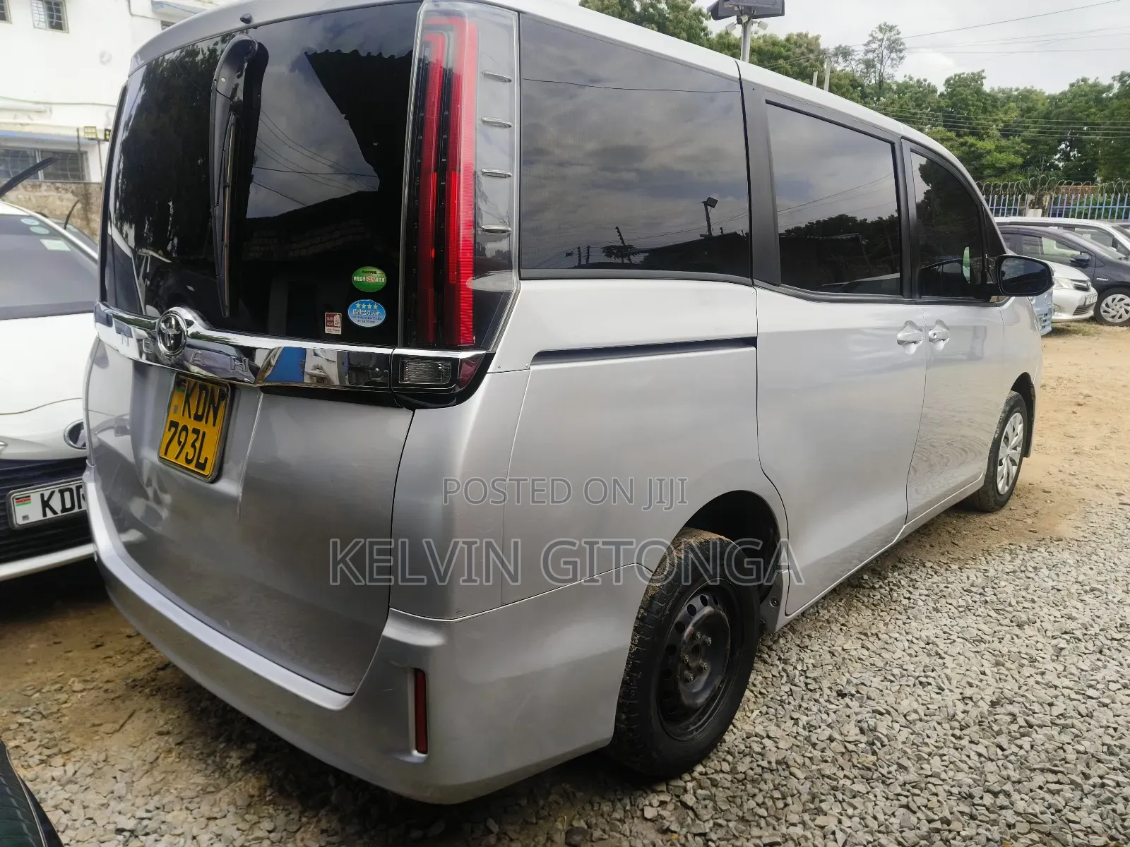 Toyota Noah 2016 Silver