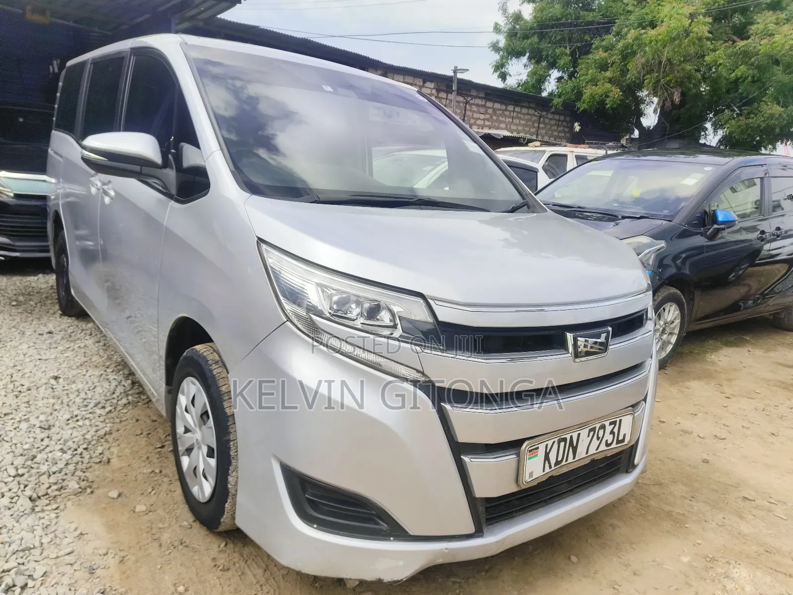 Toyota Noah 2016 Silver
