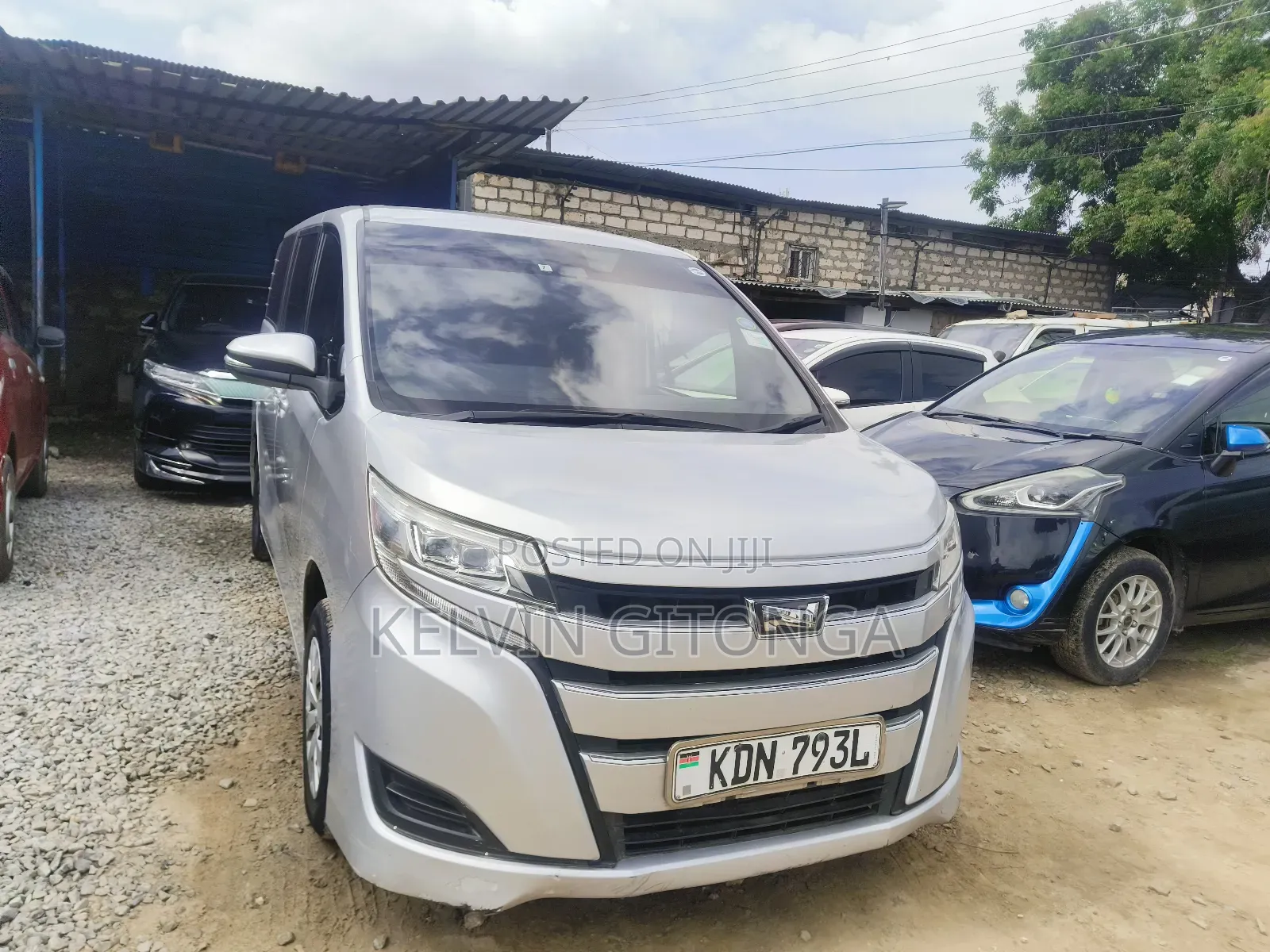 Toyota Noah 2016 Silver