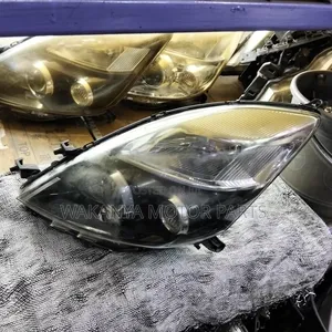 Toyota Isis 2012 Ex Japan Zenon Headlight