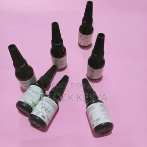 Strong Bond Adhesive for Windshield Crack