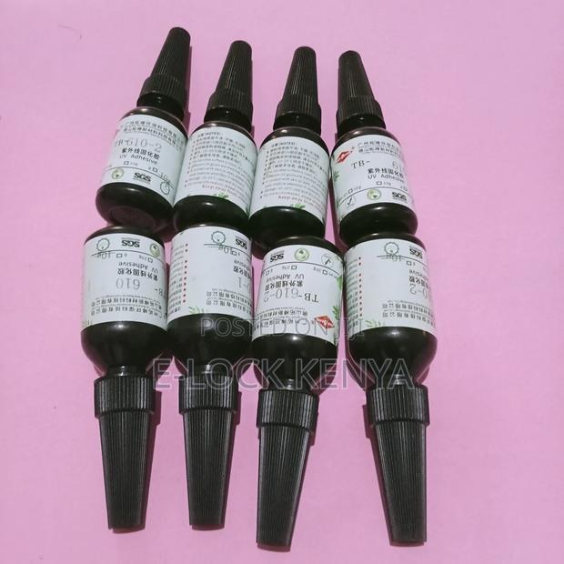 Chipped Windscreen Bonding Glue