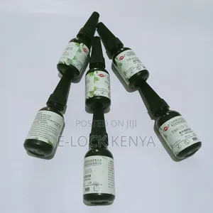 Waterproof Glue for Bonding Windscreen Cracks