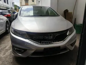 Honda Fit Shuttle 2018 Silver