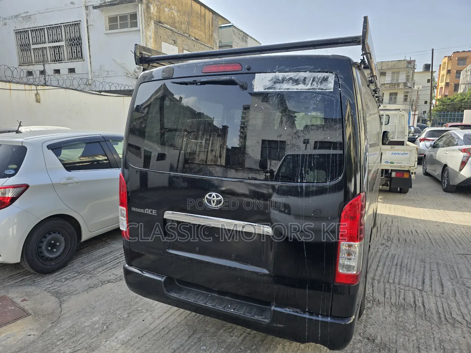 Toyota HiAce 2018 Black