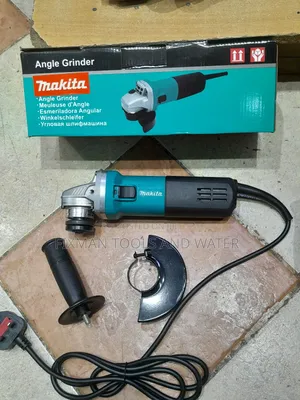 New MAKITA ANGLE GRINDER 4.5" 840 Watts + Free Disc