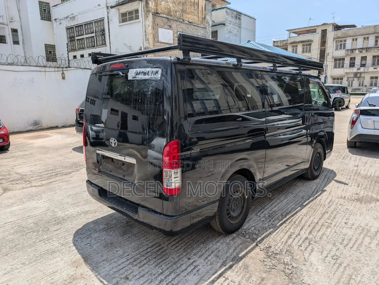 Toyota HiAce 2018 Black