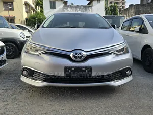 Toyota Auris 2018 Silver