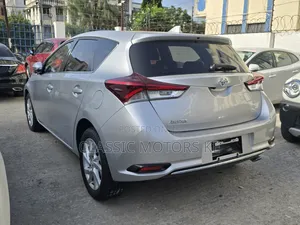 Toyota Auris 2018 Silver