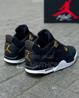*Jordan 4 Royalty* _Sizes:36,37,38,39,40_