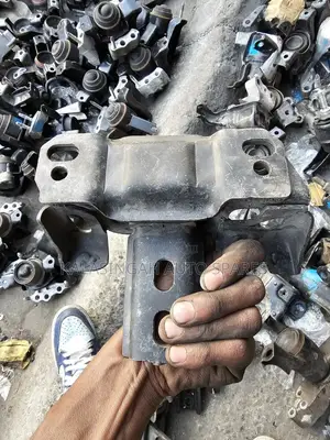 Gear Box Mounting  Mazda Demio